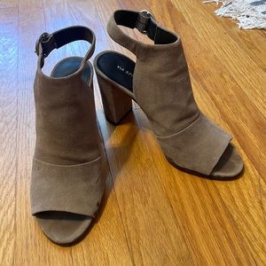 Via Spiga Taupe/Gray open toed heels size 7M